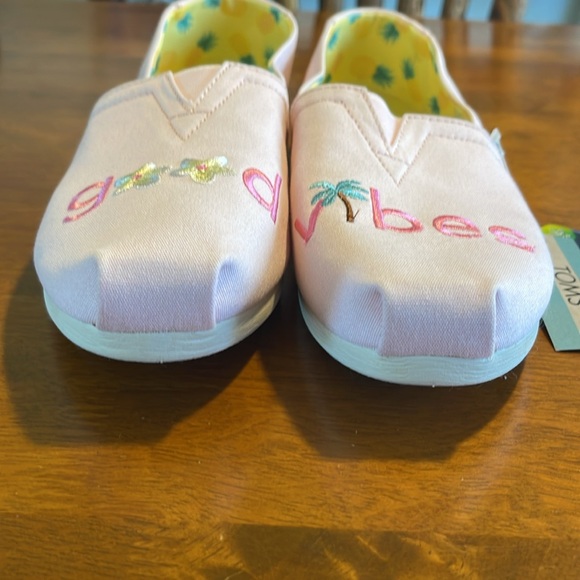 Toms Light Pink w/pineapple “Good Vibes” Slip-on shoes Loafers Beach New… - Picture 2 of 8